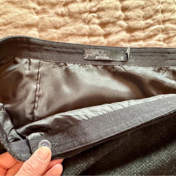 PRANA Mini-Skirt Black Wool Blend Size 8 Excellent Pre-Owned Condition - Picture 9 of 9